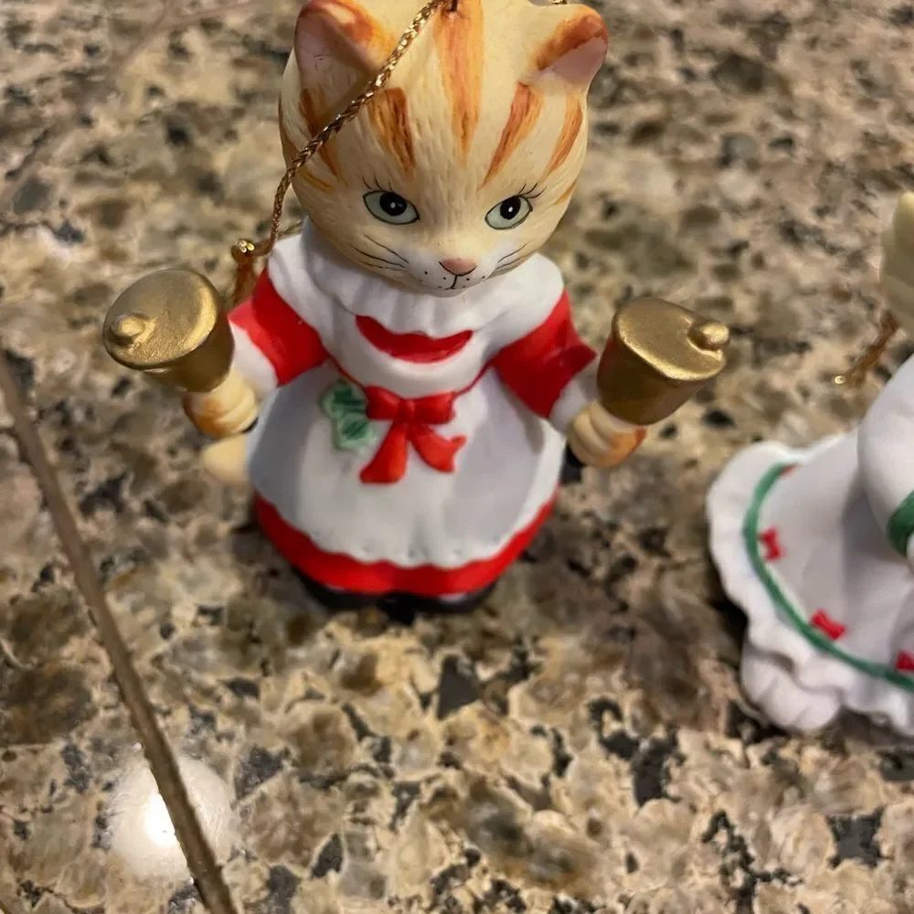 Sir Lanka Vintage Cat Ornaments and a 1981 Cat Porcelain Trinket Dish Ha…
